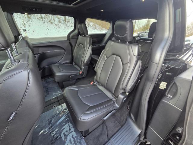 2026 Chrysler Pacifica Select AWD