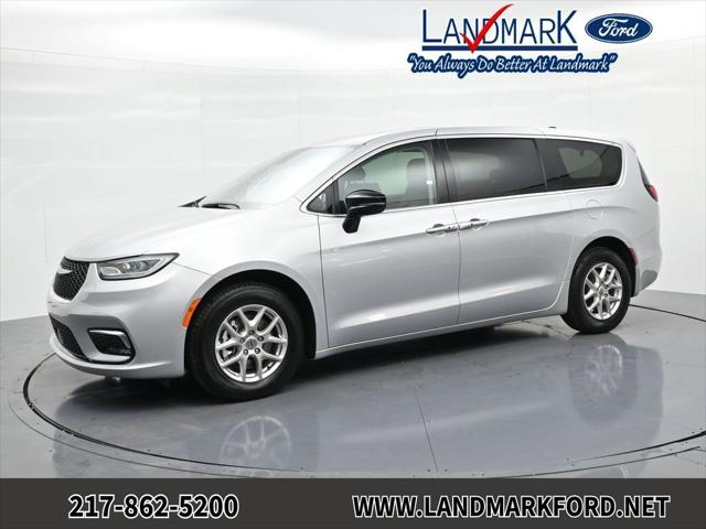 2024 Chrysler Pacifica Touring L for sale in Springfield, IL