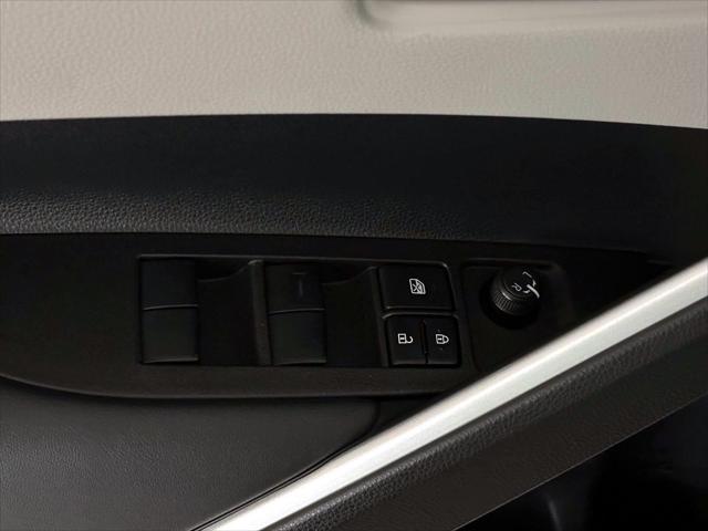 2025 Toyota Corolla Cross L [16]