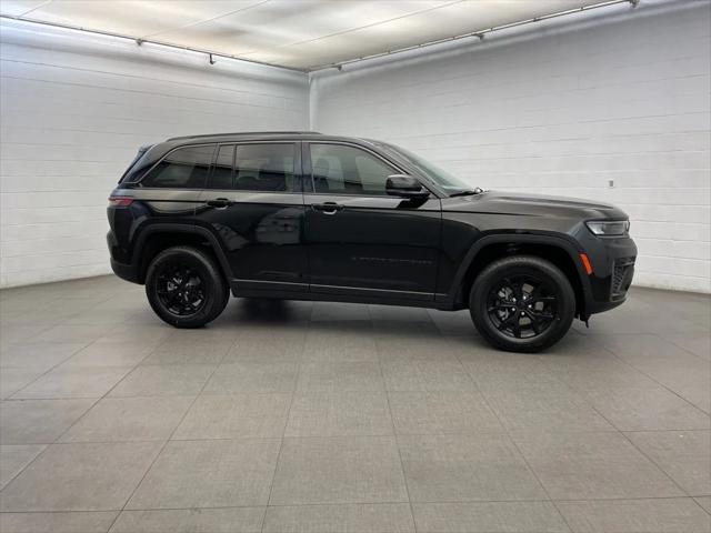 2026 Jeep Grand Cherokee GRAND CHEROKEE LAREDO ALTITUDE 4X4 2026 Jeep Grand Cherokee GRAND CHEROKEE LAREDO ALTITUDE 4X4