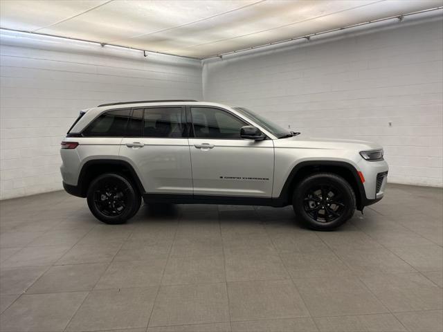 2026 Jeep Grand Cherokee GRAND CHEROKEE LAREDO ALTITUDE 4X4