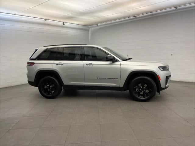2026 Jeep Grand Cherokee GRAND CHEROKEE LAREDO ALTITUDE 4X4 2026 Jeep Grand Cherokee GRAND CHEROKEE LAREDO ALTITUDE 4X4