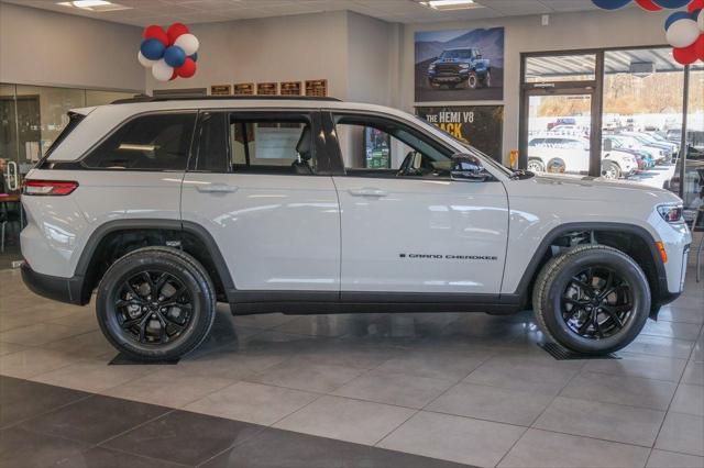 2026 Jeep Grand Cherokee GRAND CHEROKEE LAREDO ALTITUDE 4X4