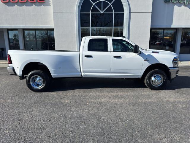 2026 RAM Ram 3500 RAM 3500 TRADESMAN CREW CAB 4X4 8 BOX