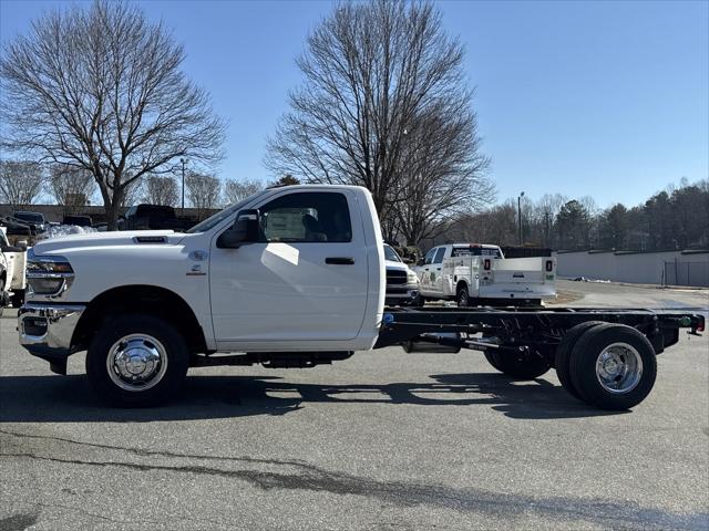 2026 RAM Ram 3500 Chassis Cab RAM 3500 TRADESMAN CHASSIS REGULAR CAB 4X4 84 CA 2026 RAM Ram 3500 Chassis Cab RAM 3500 TRADESMAN CHASSIS REGULAR CAB 4X4 84 CA