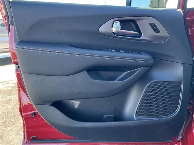 2026 Chrysler Pacifica Select AWD