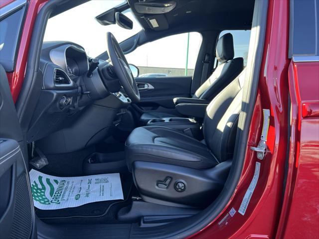 2026 Chrysler Pacifica Select AWD