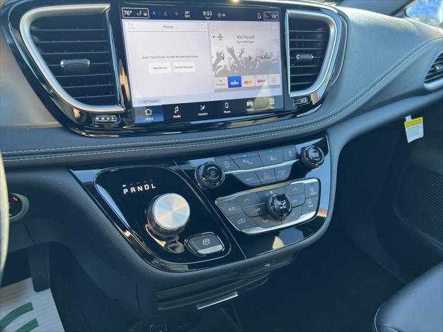 2026 Chrysler Pacifica Select AWD