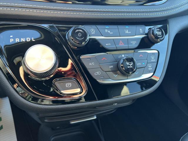 2026 Chrysler Pacifica Select AWD