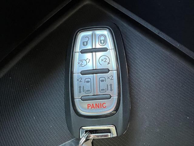 2026 Chrysler Pacifica Select AWD