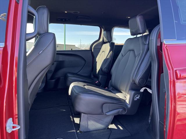 2026 Chrysler Pacifica Select AWD