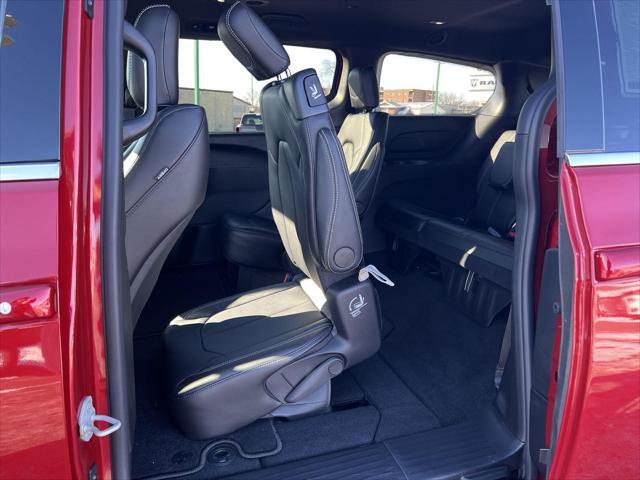 2026 Chrysler Pacifica Select AWD