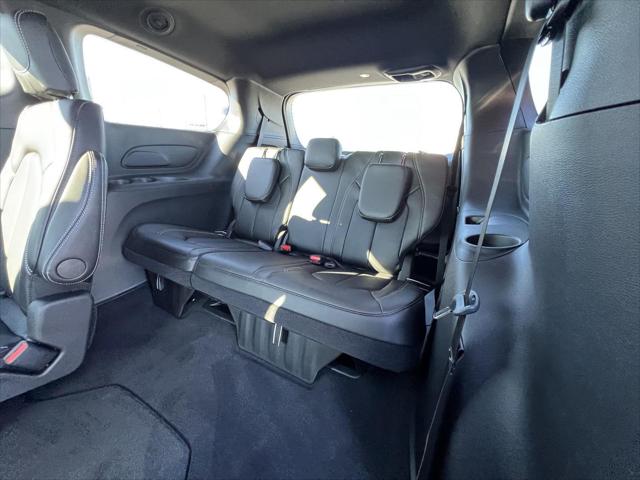 2026 Chrysler Pacifica Select AWD