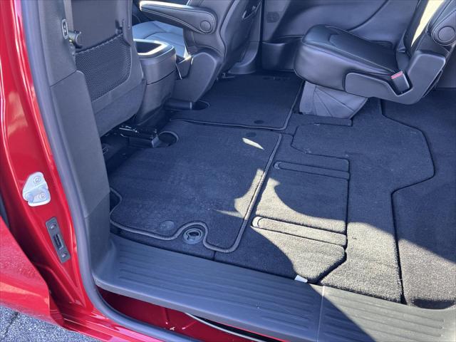2026 Chrysler Pacifica Select AWD