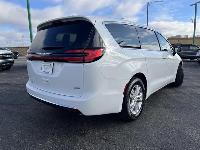 2026 Chrysler Pacifica Select AWD