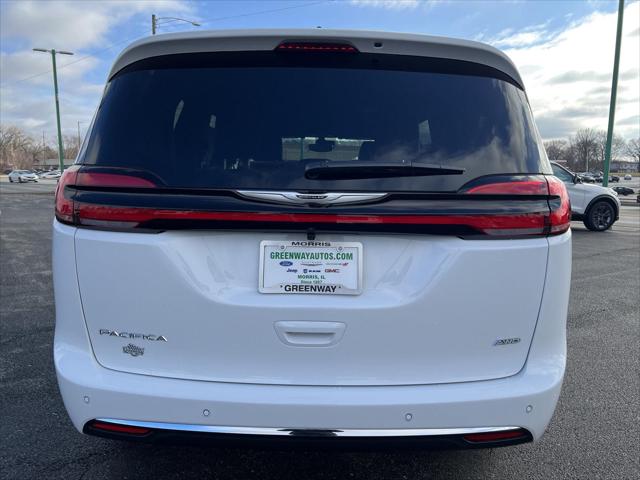 2026 Chrysler Pacifica Select AWD