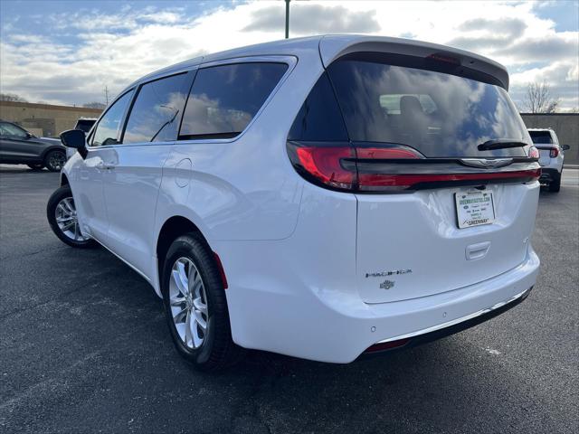 2026 Chrysler Pacifica Select AWD