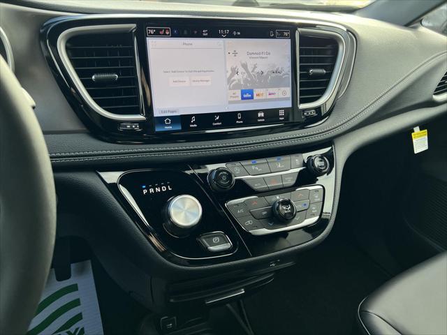 2026 Chrysler Pacifica Select AWD