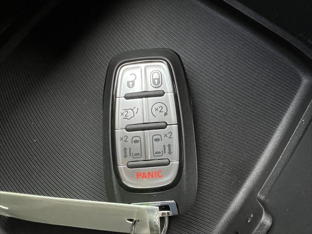 2026 Chrysler Pacifica Select AWD