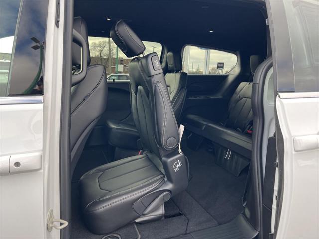 2026 Chrysler Pacifica Select AWD