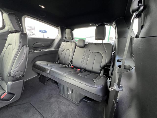 2026 Chrysler Pacifica Select AWD