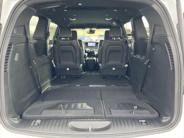 2026 Chrysler Pacifica Select AWD