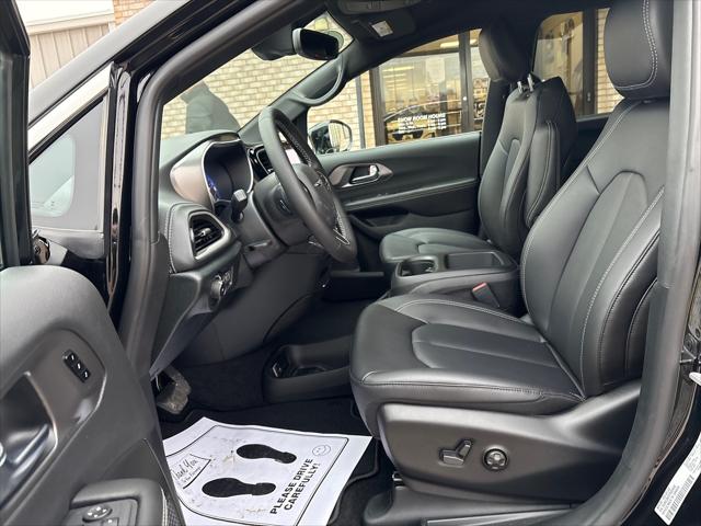 2026 Chrysler Pacifica PACIFICA SELECT AWD