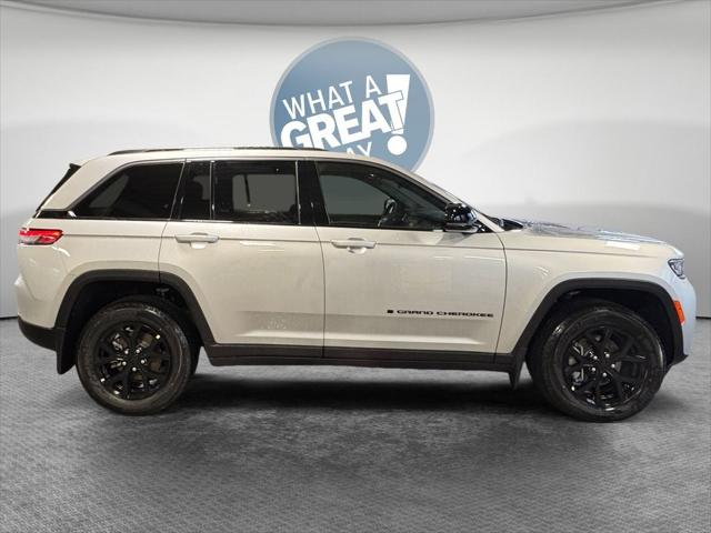 2026 Jeep Grand Cherokee GRAND CHEROKEE LAREDO ALTITUDE 4X4 2026 Jeep Grand Cherokee GRAND CHEROKEE LAREDO ALTITUDE 4X4