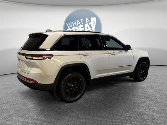 2026 Jeep Grand Cherokee GRAND CHEROKEE LAREDO ALTITUDE 4X4 2026 Jeep Grand Cherokee GRAND CHEROKEE LAREDO ALTITUDE 4X4
