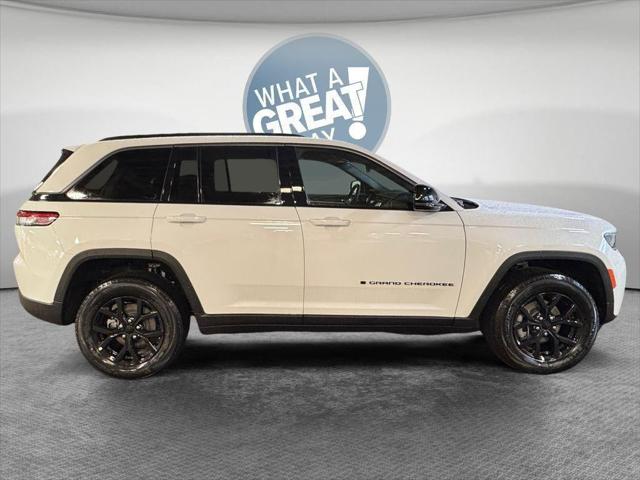 2026 Jeep Grand Cherokee GRAND CHEROKEE LAREDO ALTITUDE 4X4 2026 Jeep Grand Cherokee GRAND CHEROKEE LAREDO ALTITUDE 4X4
