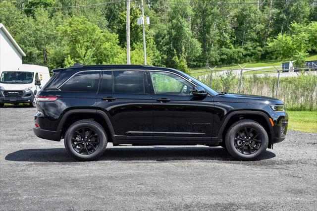 2026 Jeep Grand Cherokee GRAND CHEROKEE LAREDO ALTITUDE 4X4