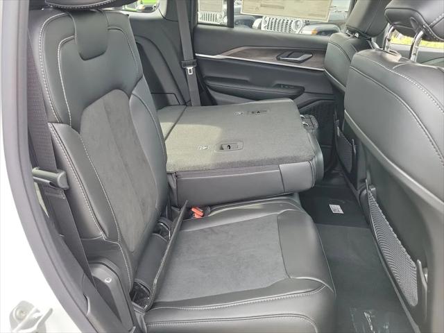 2026 Jeep Grand Cherokee Altitude 4x2