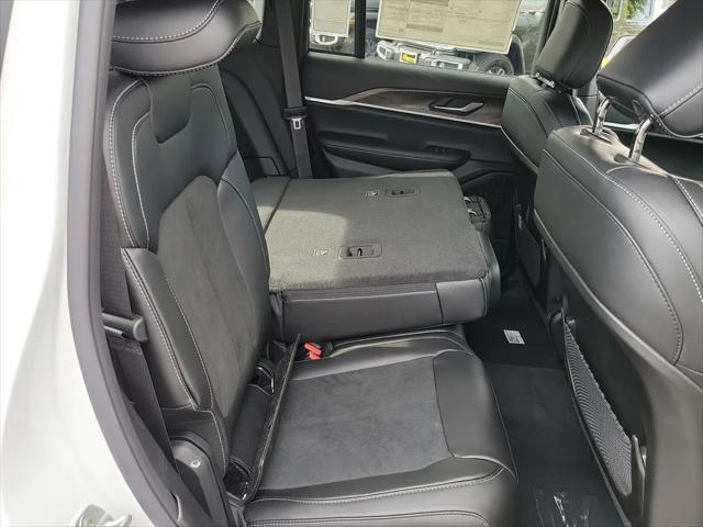 2026 Jeep Grand Cherokee Altitude 4x2