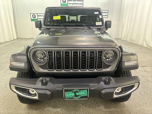 2026 Jeep Gladiator GLADIATOR SAHARA 4X4