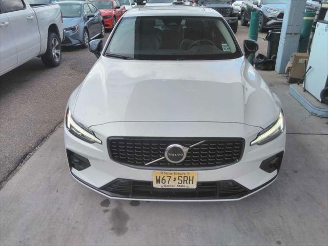 2024 Volvo S60 B5 Core Dark Theme 2024 Volvo S60 B5 Core Dark Theme