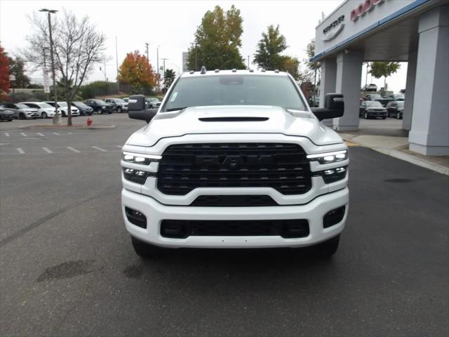 2025 RAM 3500 Limited Crew Cab 4x4 8 Box