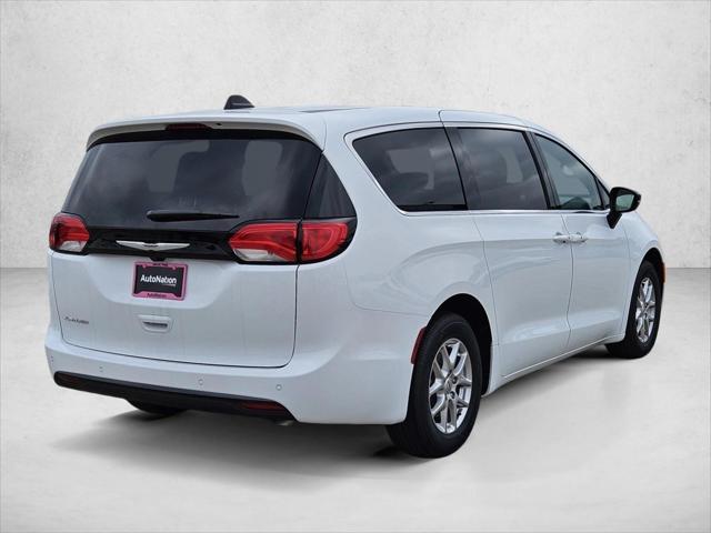 2025 Chrysler Voyager LX