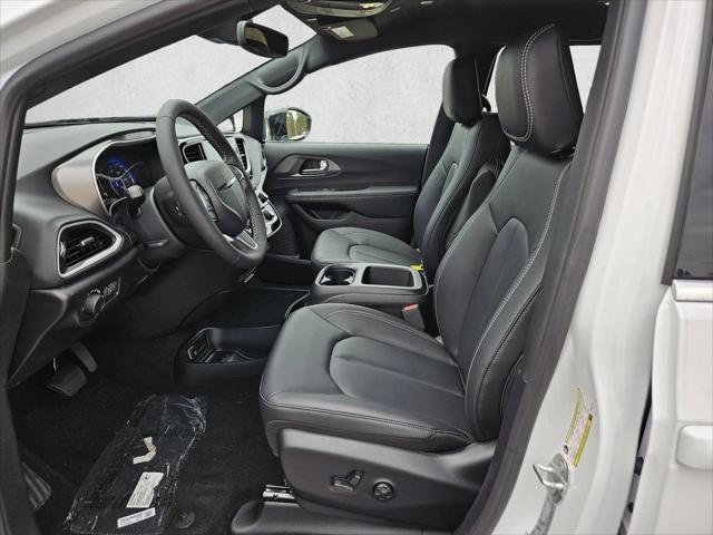 2025 Chrysler Voyager LX