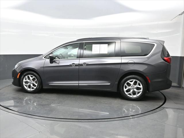 2017 Chrysler Pacifica Touring-L 2017 Chrysler Pacifica Touring-L