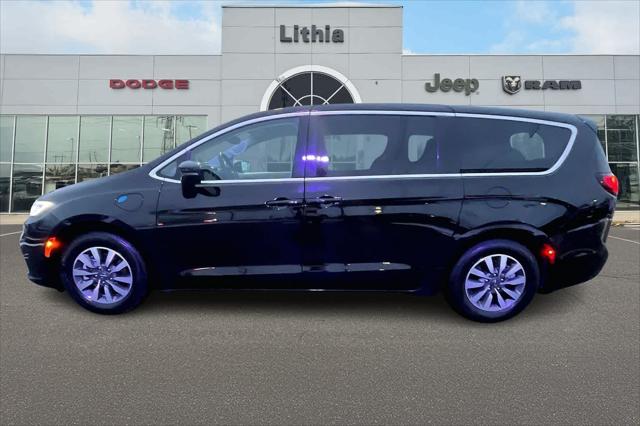 2024 Chrysler Pacifica Hybrid Select