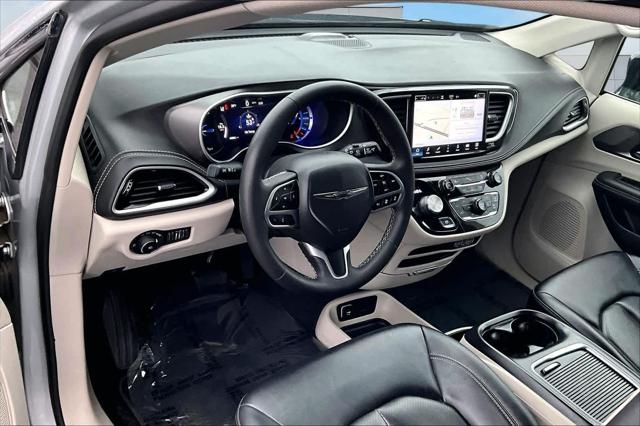 2024 Chrysler Pacifica Hybrid Select