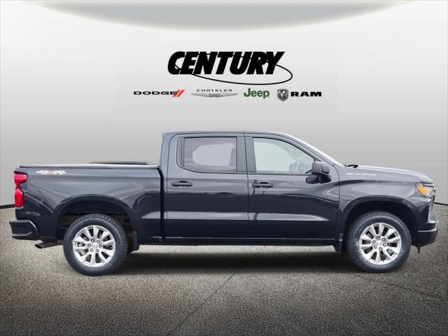 2022 Chevrolet Silverado 1500 4WD Crew Cab Short Bed Custom