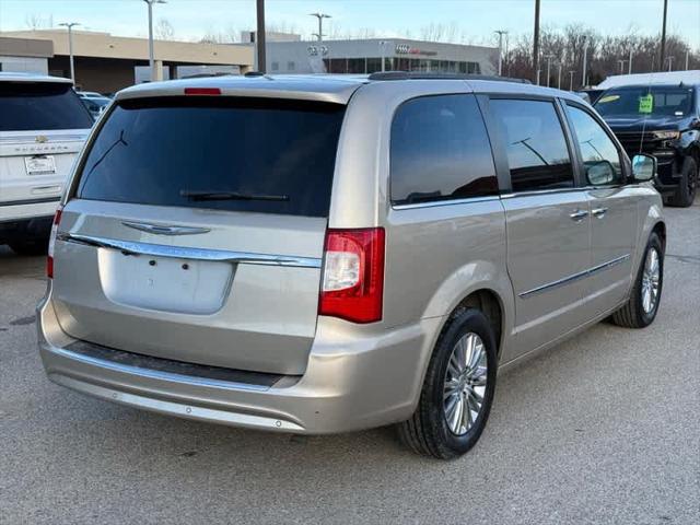 2015 Chrysler Town and Country Touring-L
