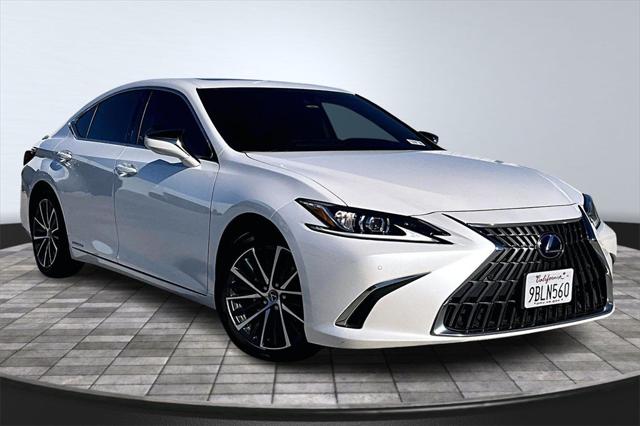 2022 Lexus ES 300h 300h