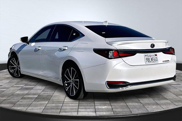 2022 Lexus ES 300h 300h