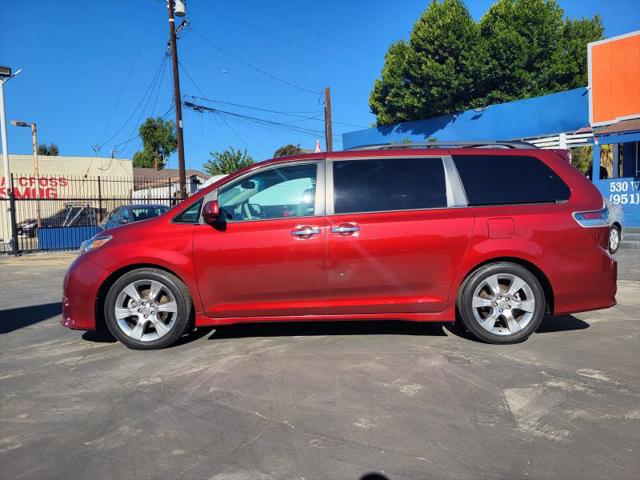 2013 Toyota Sienna SE 8 Passenger