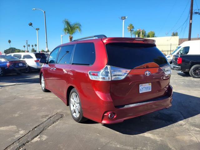 2013 Toyota Sienna SE 8 Passenger