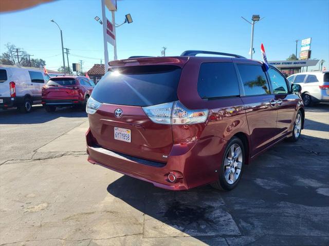 2013 Toyota Sienna SE 8 Passenger