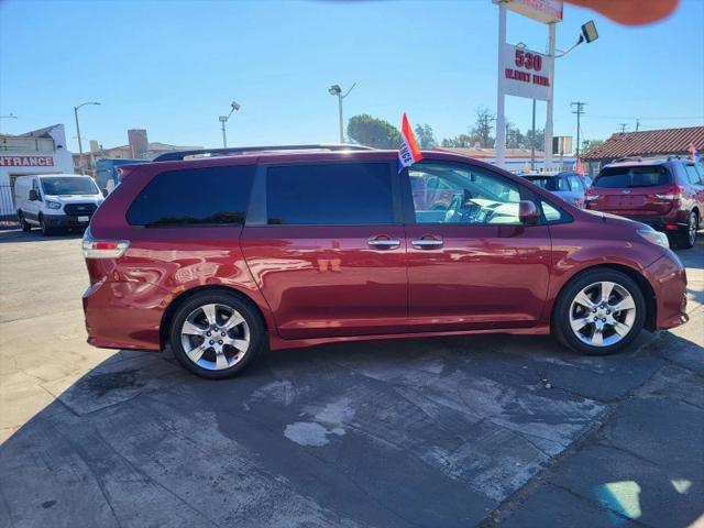 2013 Toyota Sienna SE 8 Passenger