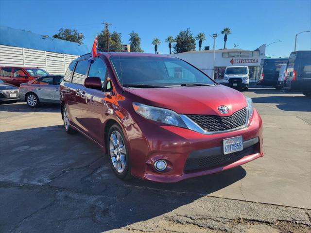 2013 Toyota Sienna SE 8 Passenger